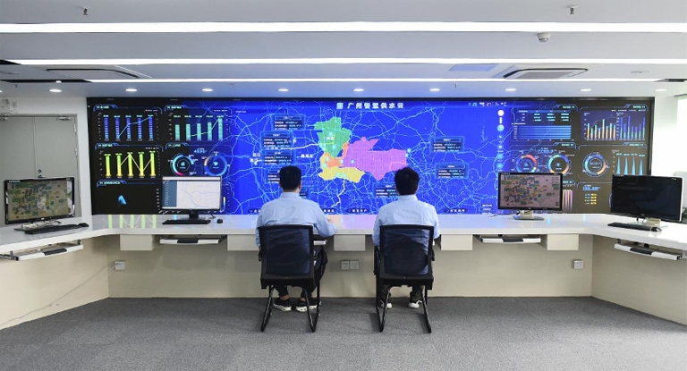 1-广交会  工作人员通过智慧供水云平台实时监测广州市供水情况.png