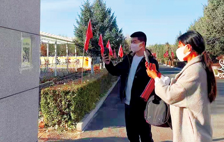 5-左  乌兰.jpg