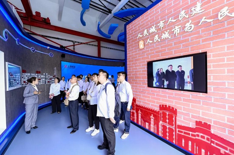 1-上海8  城投水务2021年度新发展党员参观杨树浦水厂党史学习教育基地.jpg