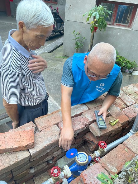 3-赣州  水管家上门为孤寡老人代缴水费.jpg