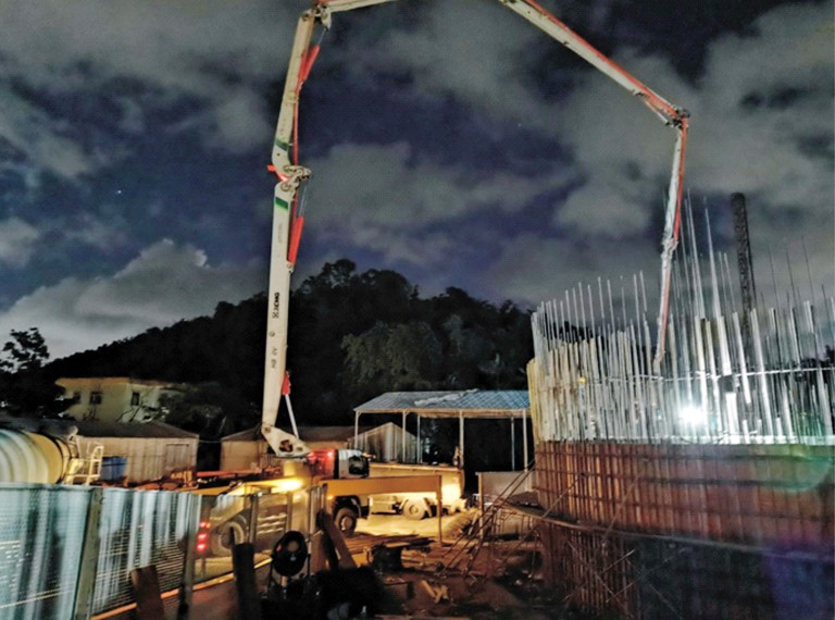 1-珠海____图3_顶管井井壁浇筑作业现场（珠海水控集团员工卢建华摄）.jpg