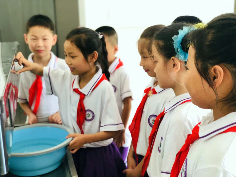 1-合肥   经开实验高刘小学洪店校区师生畅用放心水.jpg