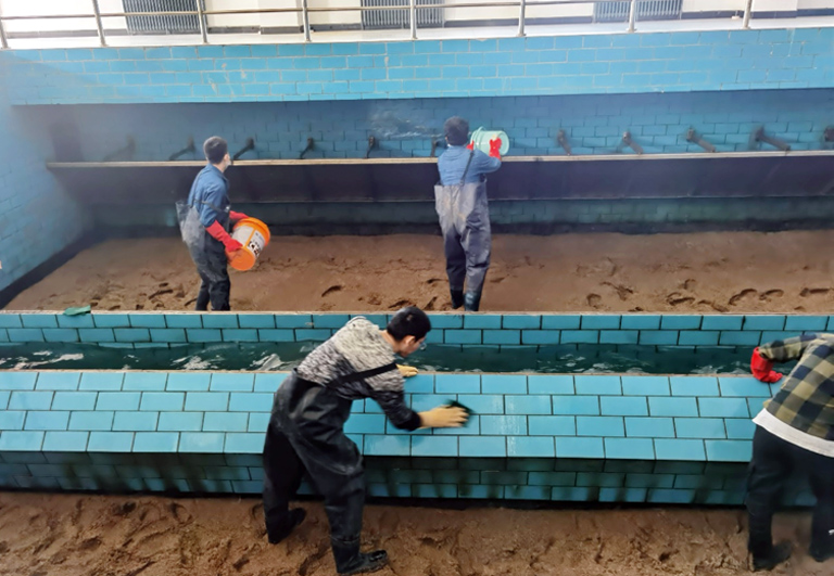 2-2  甘泉堡   滤池清洗作业现场.jpg