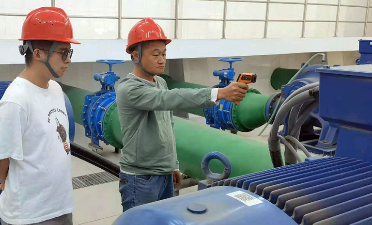 2-3泰安  测量水泵电机温度.jpg