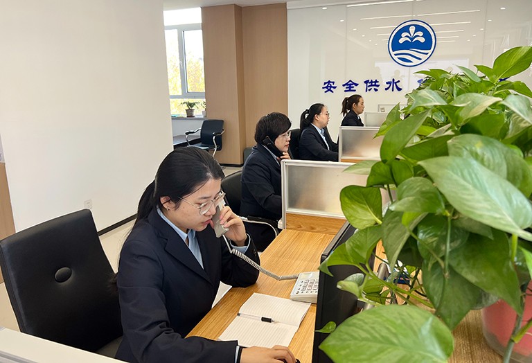 保定-1  24小时接听用户来电.jpg