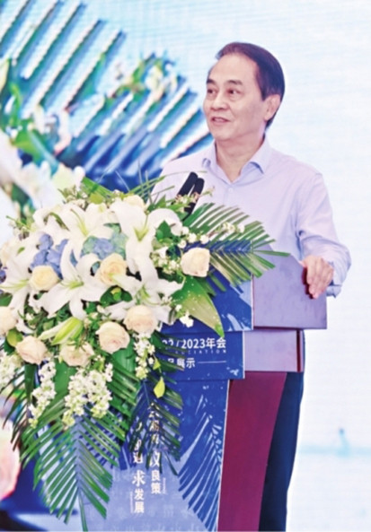 2中国工程院院士、中国水协战略咨询委员会副主任任南琪作主旨报告。.jpg
