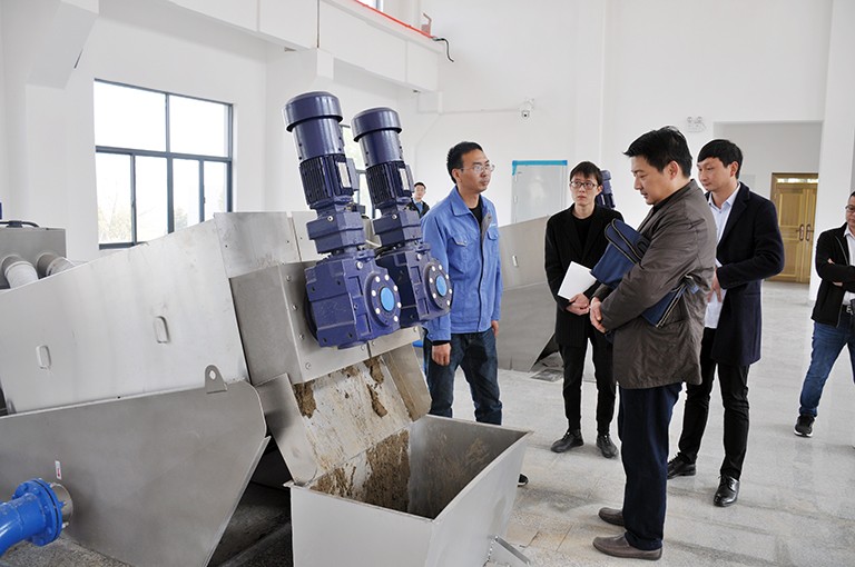 襄阳宜城-3  污泥脱泥处理.jpg