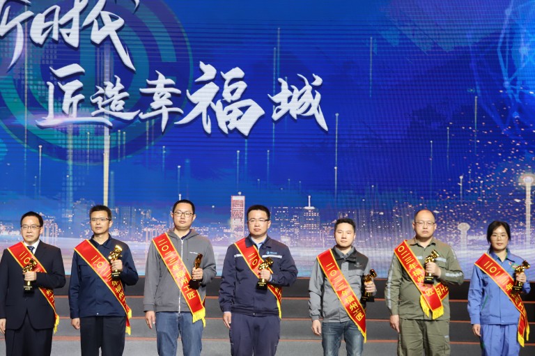 福州工匠-1  参加福州市总工会“福州工匠”颁奖.JPG