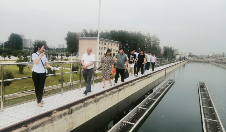 许昌2    参观水处理工艺 摄影王占胜.jpg