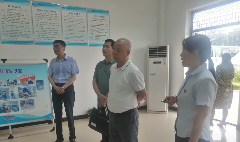 许昌3   参观中控室 摄影王占胜.jpg