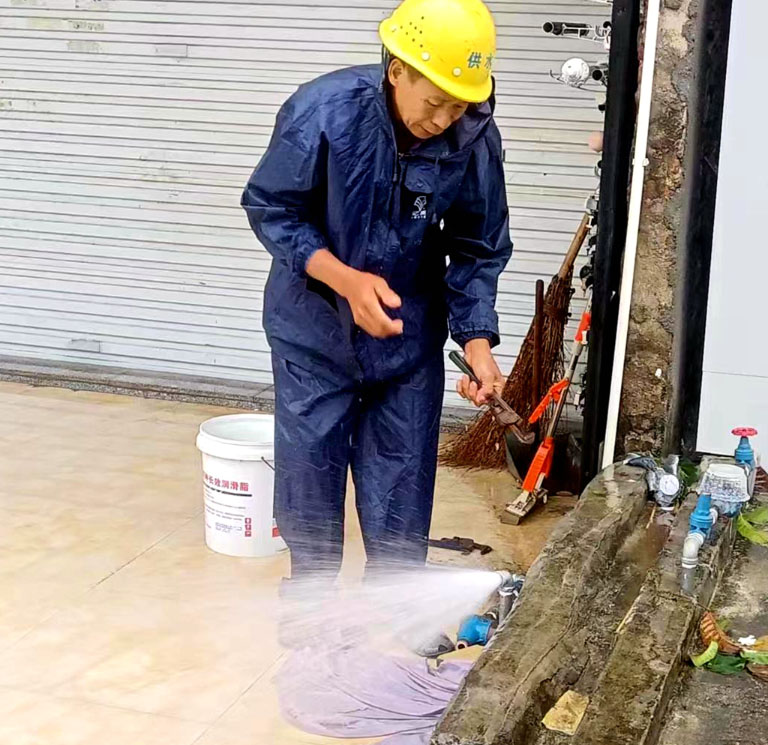 北海4  供水抢修.jpg