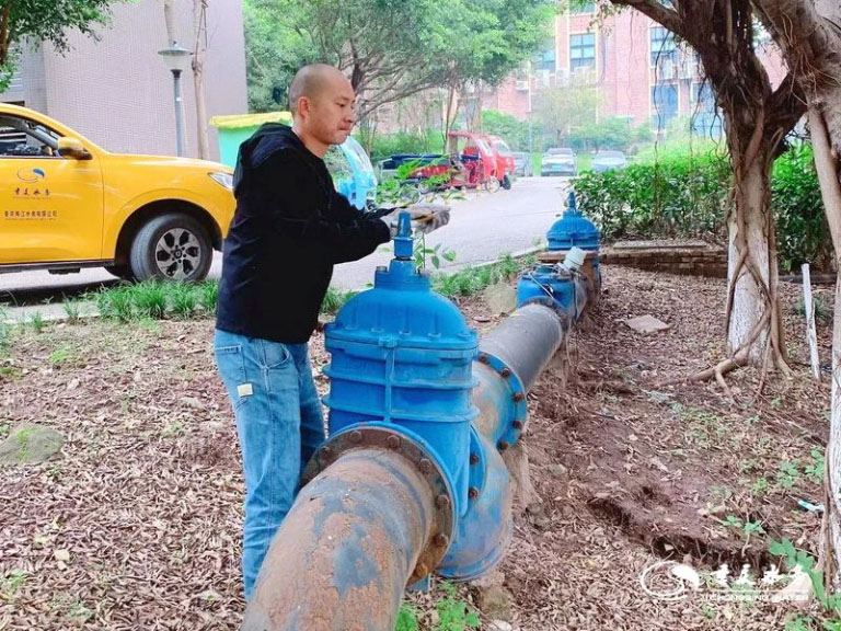 我们身边的榜样13.jpg