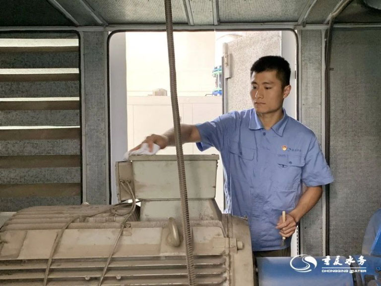 我们身边的榜样-雷厚雄-16.jpg