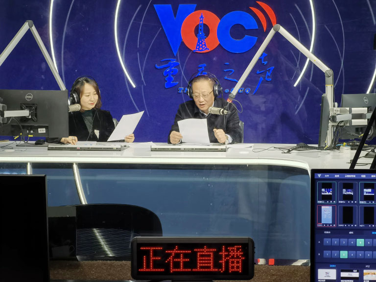 重庆水环何明作客重庆之声2.jpg