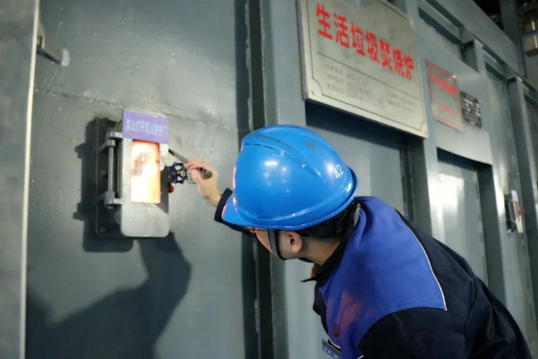 重庆水环何明作客重庆之声9.jpg