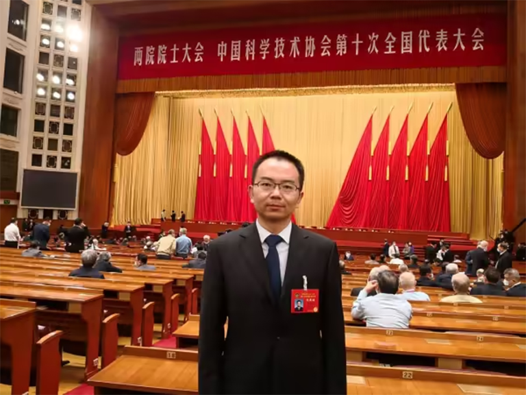 黄绵松.png