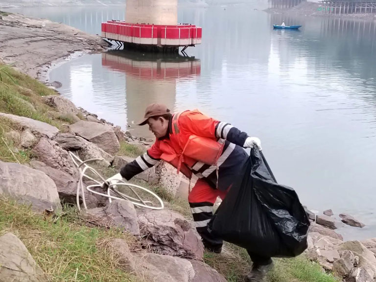 保护母亲河  我们在行动4.jpg