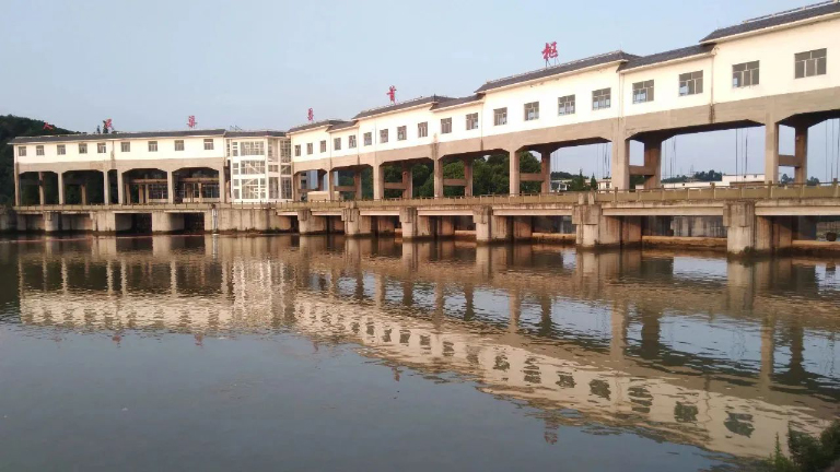 遥看都江堰水利工程10.jpg