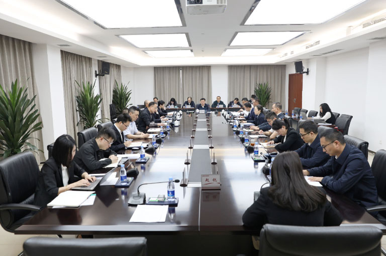 重庆水务环境集团召开党委理论学习中心组.jpg