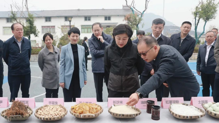 重庆水务环境集团赴石柱县调研帮扶工作3.jpg