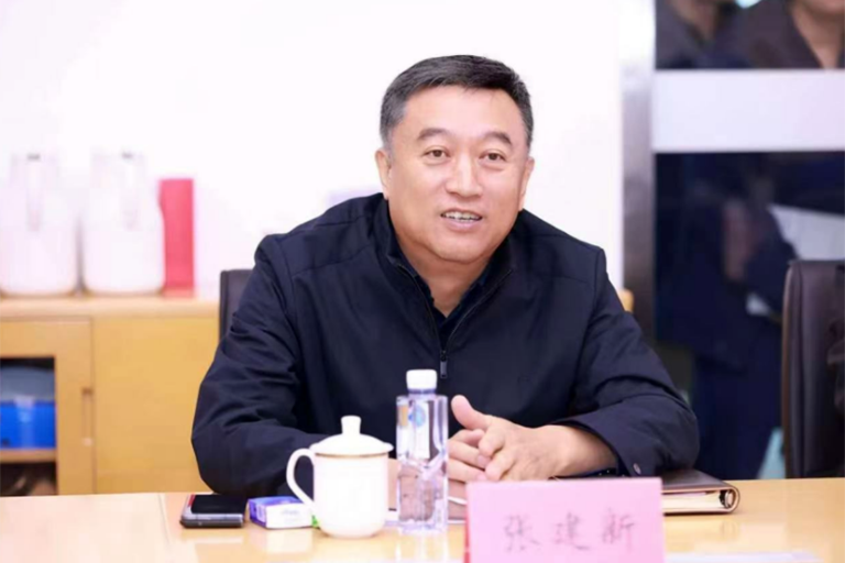 曲斌率队2.png
