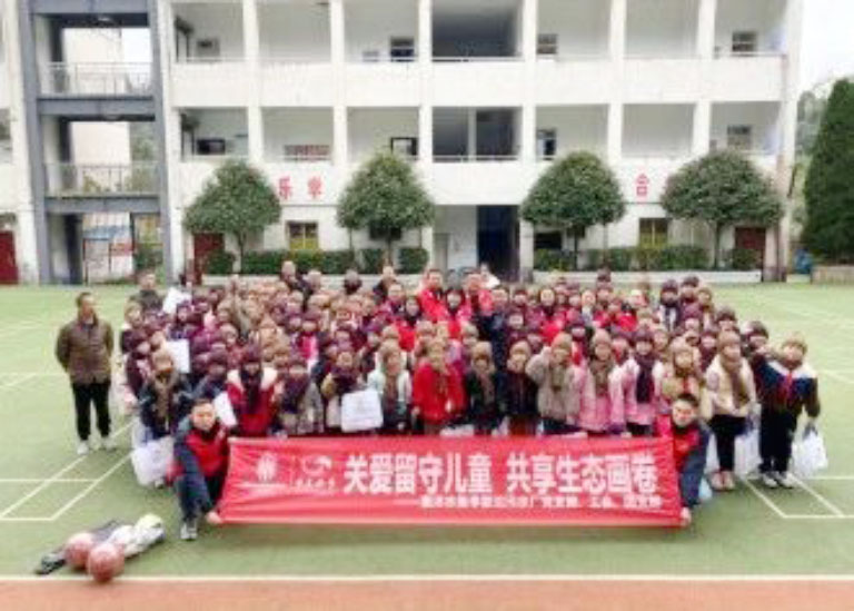 凌冽寒冬送温暖1.jpg