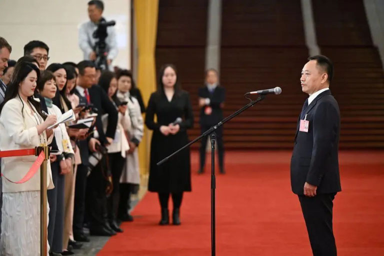 李国英3.jpg