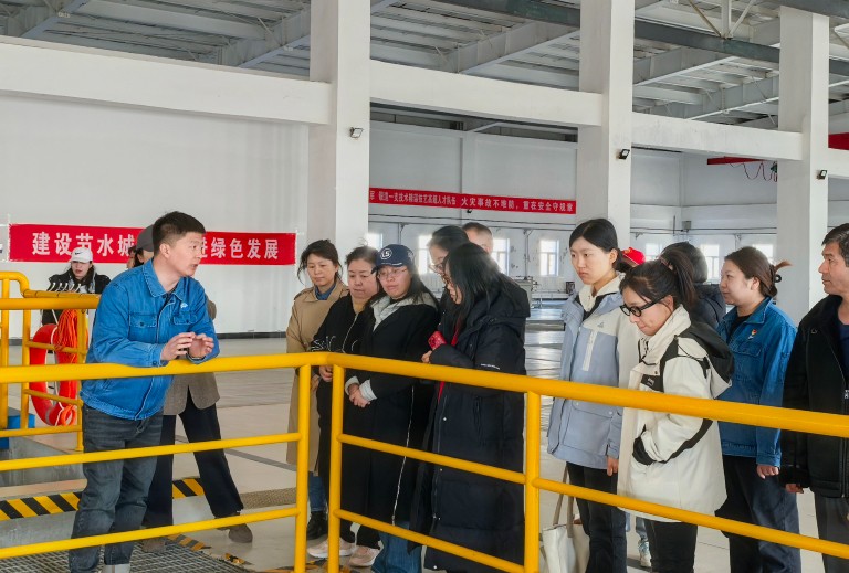 乌鲁木齐红雁池1.jpg