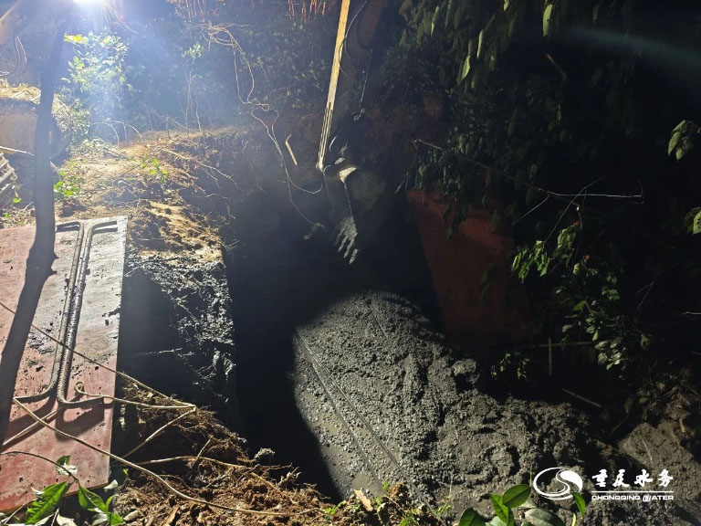 勠力同心齐抢险5.jpg