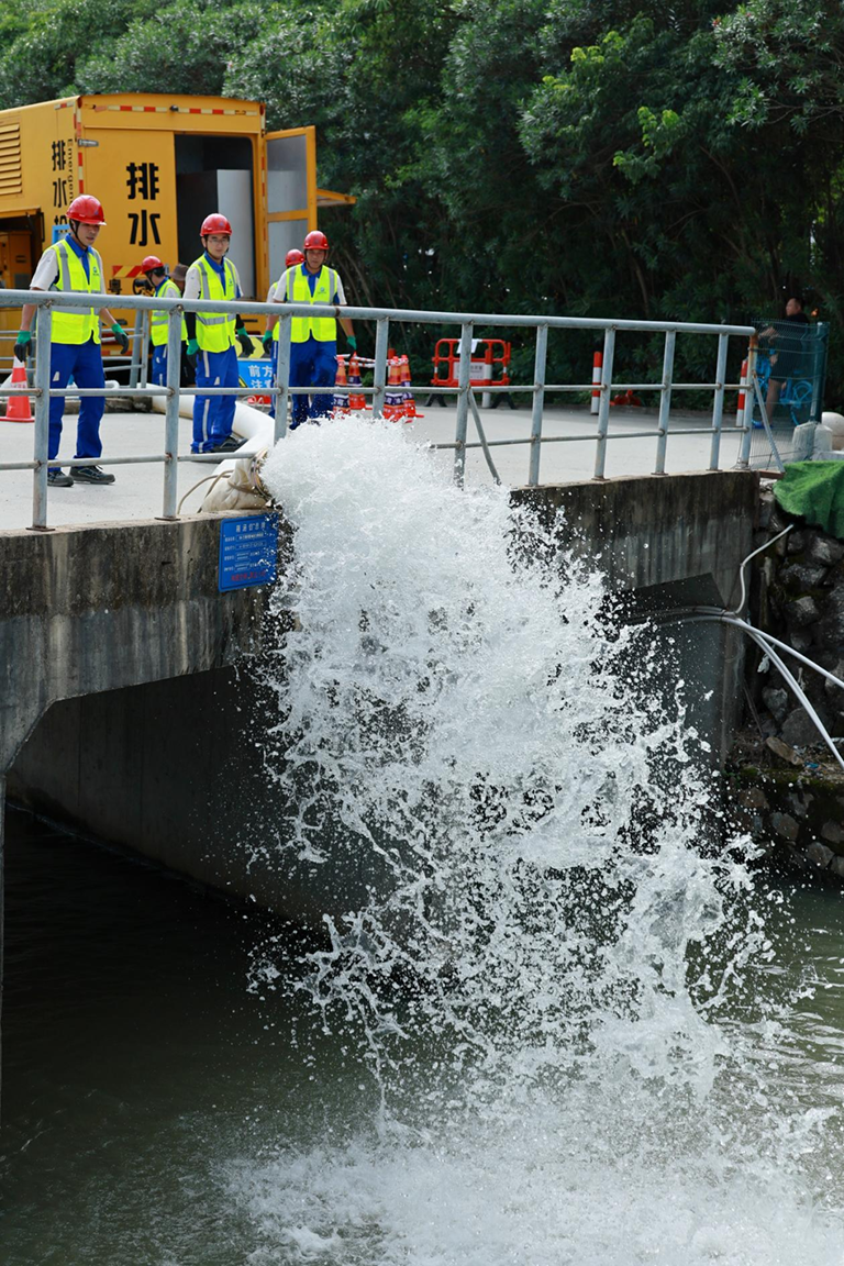 模拟台风暴雨3.png