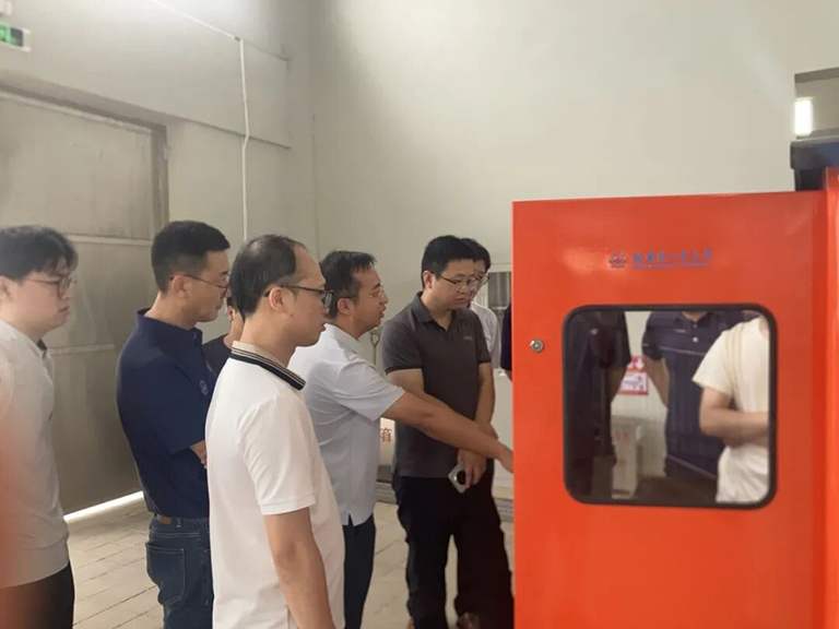 1789528269107786.jpg 校企协同攻关2.jpg